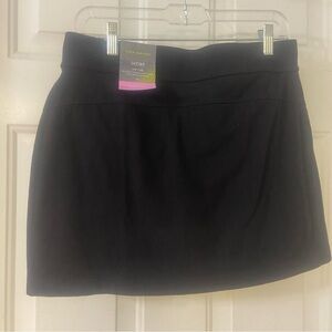 NWT Tek gear women’s mid-rise black skort w/2 pockets, Medium